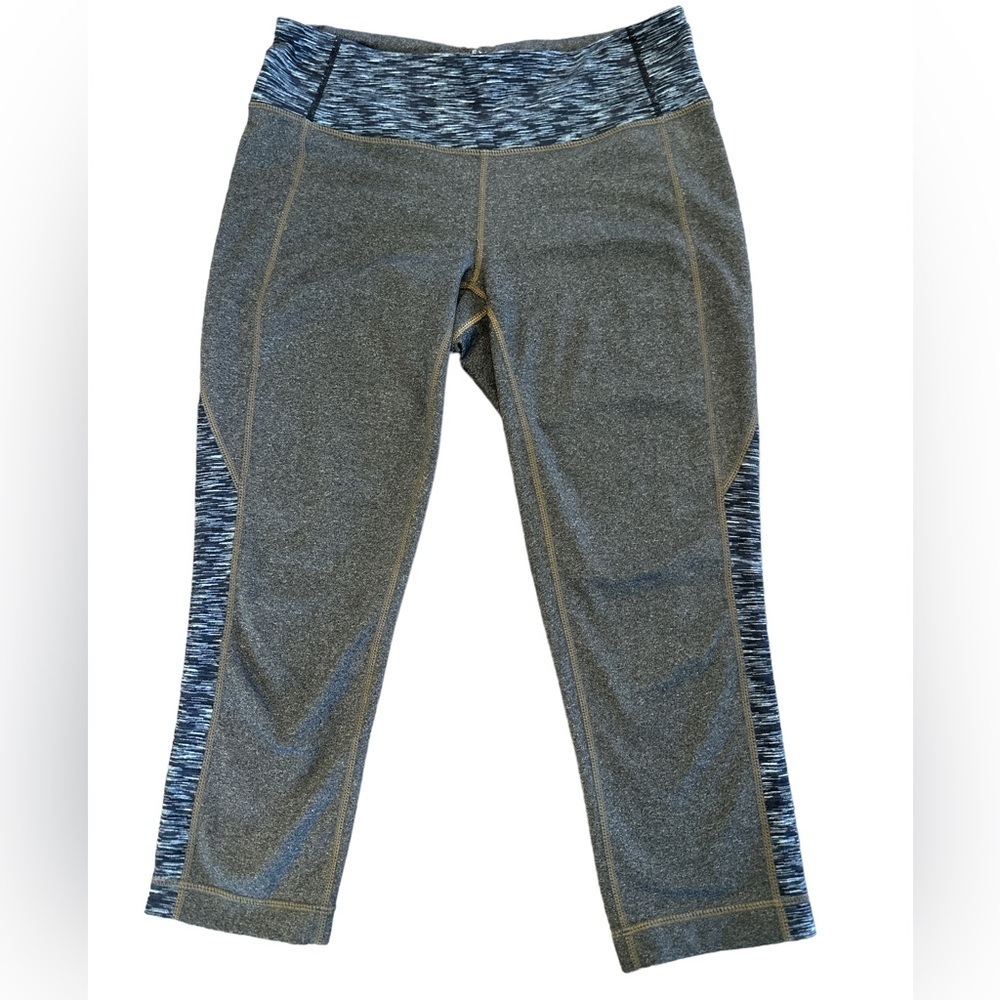 Athleta Capri leggings in Medium Gray with Blue. Excellent Condition‎